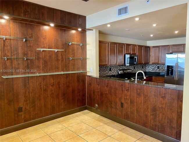 Building Photo - 8800 NW 107 Ct Unit 110