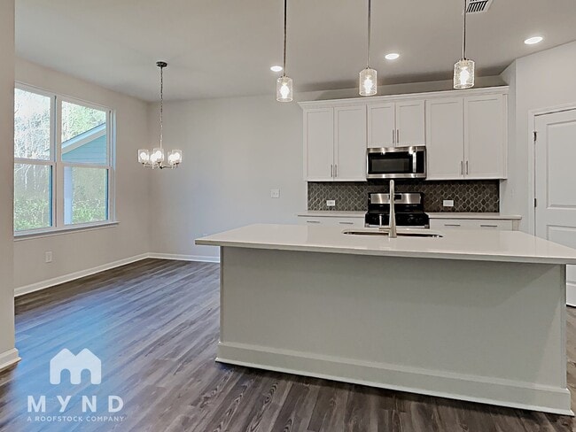 Photo - 719 Riverwood Pass