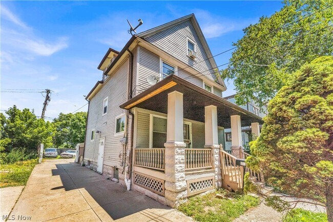 Photo - 4314 Archwood Ave Unidad 1/DN