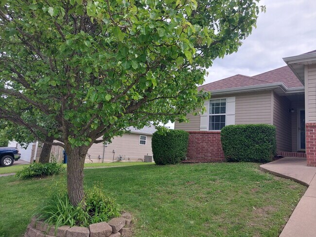 Photo - 428 W White Ash Rd