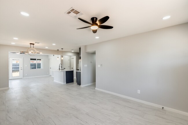 Photo - 6715 N 32nd Dr