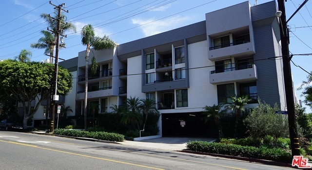 Building Photo - 906 N Doheny Dr Unit 308 Rental