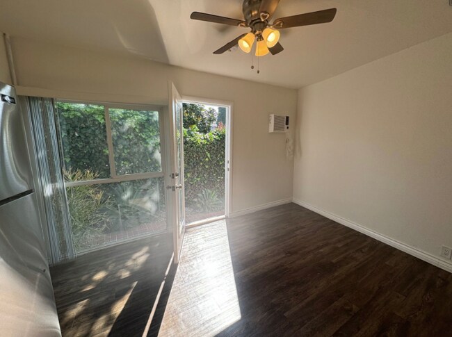 Photo - 473-491 S Roxbury Dr