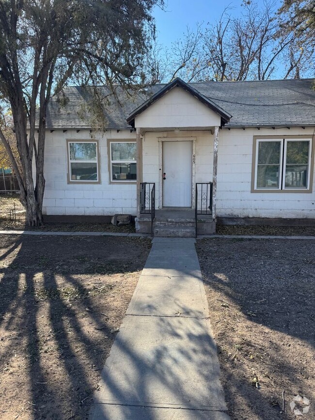 Building Photo - 2 bedroom home