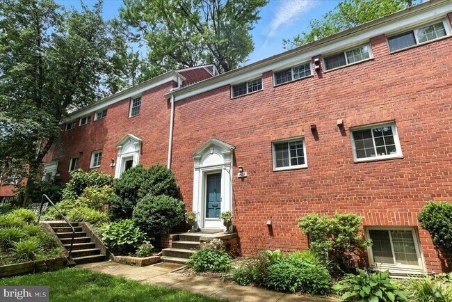 Building Photo - 1525 Mt Eagle Pl Rental