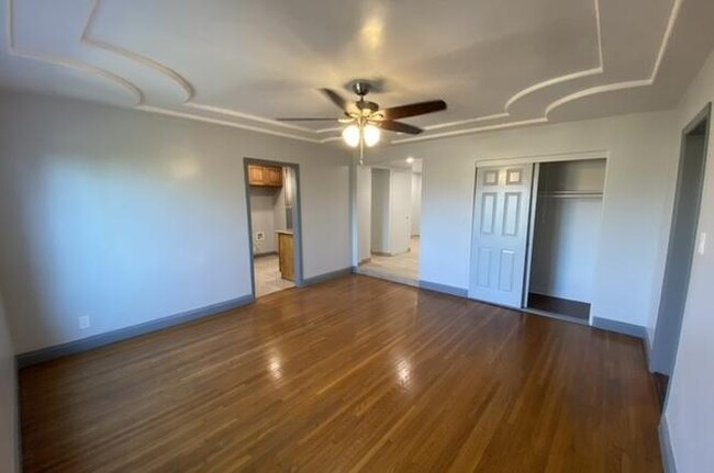 Living room - 3918 Woolwine Dr Apartments Unit 3918