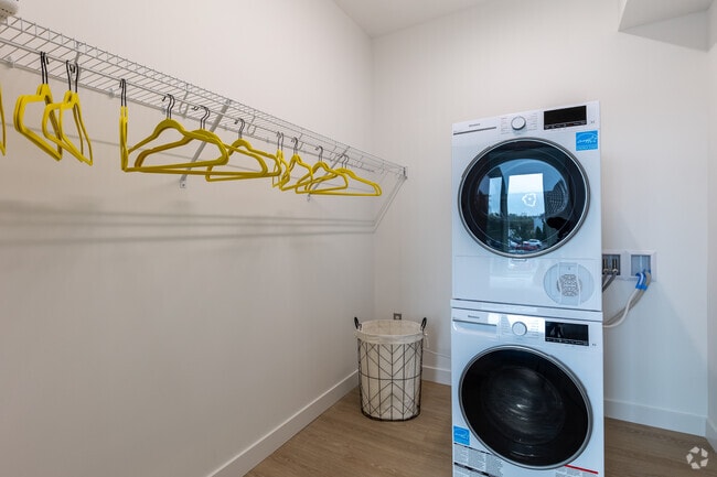 1BR, 1BA - 685SF - In-Unit Laundry