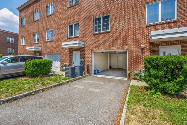 Photo - 120 Garabrant St Unit 1