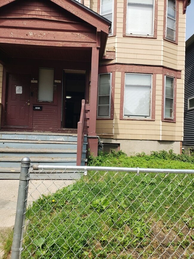 Building Photo - 1521N38thJ Unit 1523L Rental
