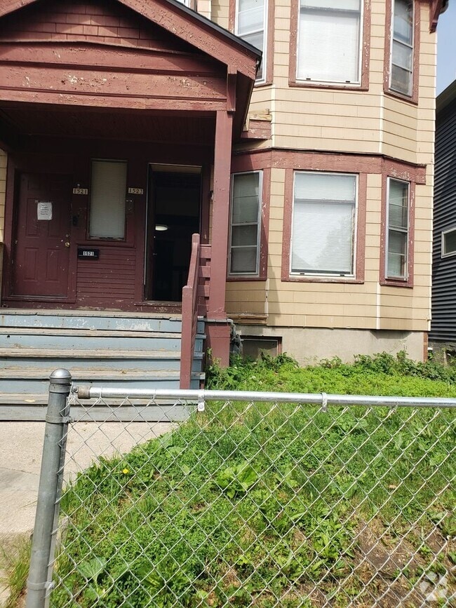 Building Photo - 1521N38thJ Unit 1523L Rental