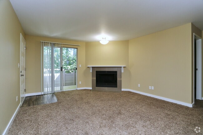 2BR, 2BA - 880 SF - Silver Oak