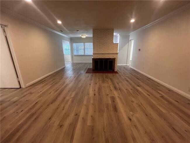 Photo - 521 N Vermont Ave