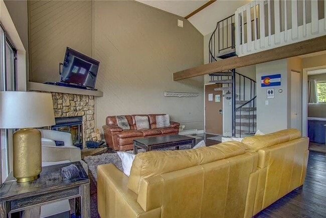Photo - Buffalo Ridge - Spacious unit with Wifi, Covered Parking & Clubhouse