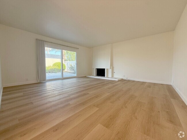 Building Photo - 4 Bed +2 Bath + 2 Car Garage - New Kitchen... Rental