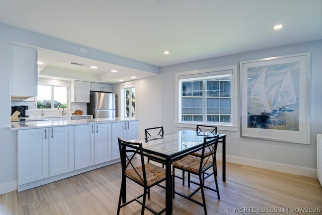 Photo - 52 Yacht Club Dr Unit 309
