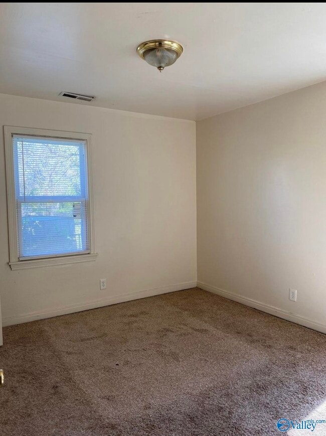 Photo - 905 Fairway Dr NW