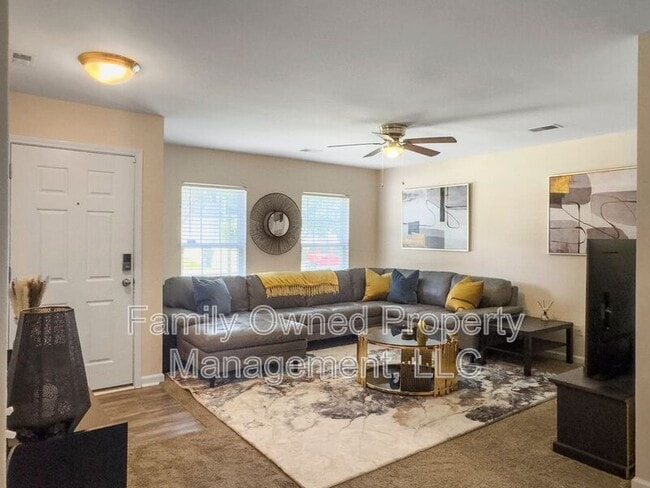 Photo - 204 Wildberry Ln