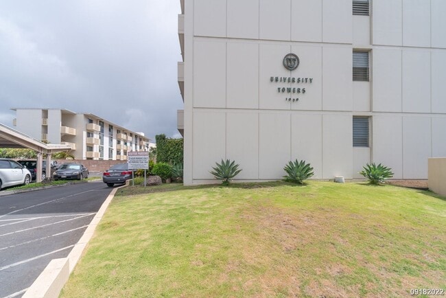 Photo - Upgraded 2BR 1BA 1PARKING near Waikiki & UH Manoa! Dishwasher & Washer/Dryer In Unit!