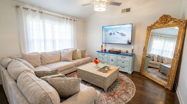 Photo - 1532 Primrose Ln