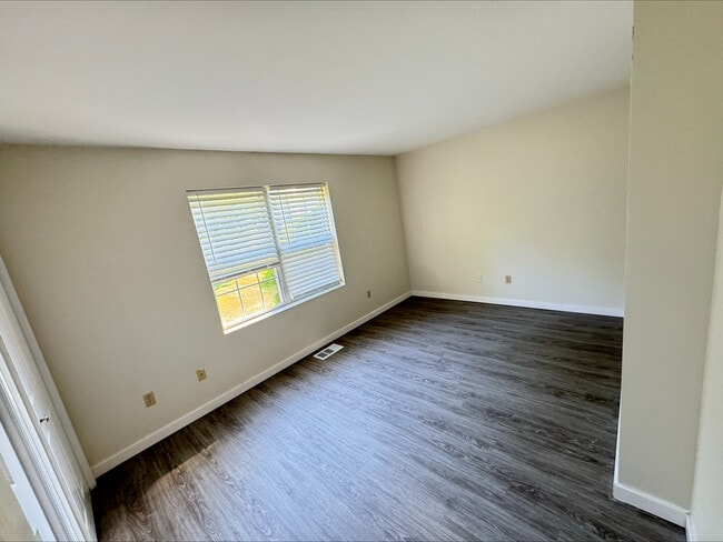 Photo - Marshfield Apartments