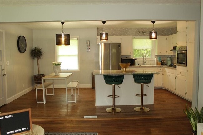 Photo - 667 Tara Cir SE