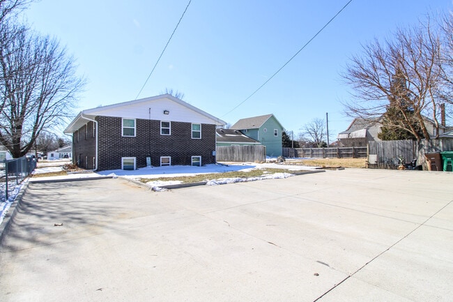 Photo - 203 3rd St SE