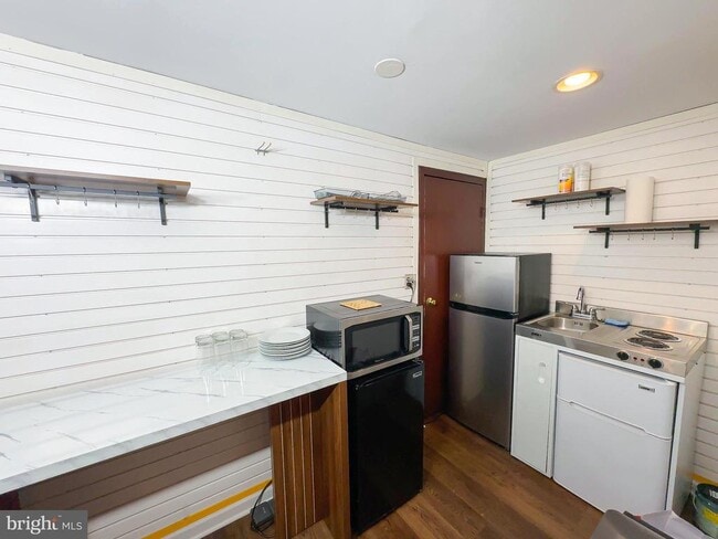 Photo - 9300 Colesville Rd