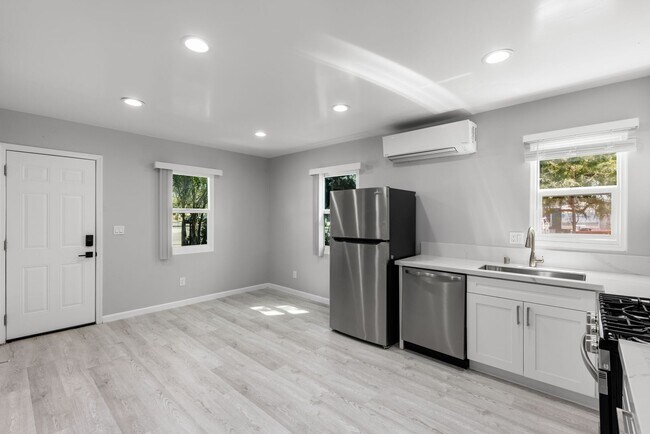 Photo - 1041 S Orange St