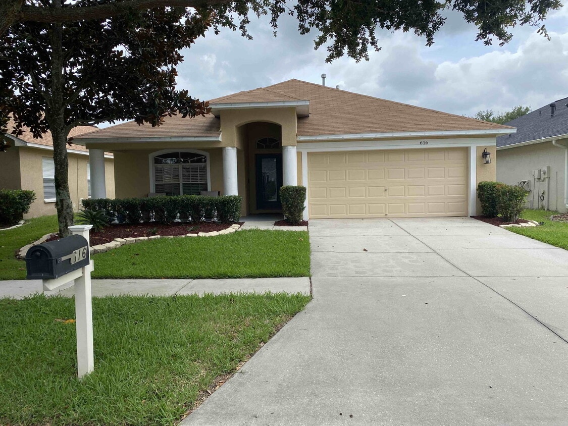 Awesome 4 bed, 2 bath in Lake Woodberry - Awesome 4 bed, 2 bath in Lake Woodberry