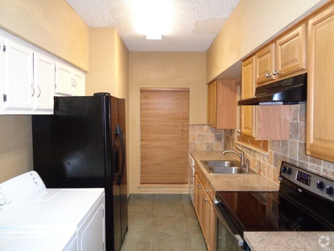 Building Photo - 2013 Brightside Dr Rental