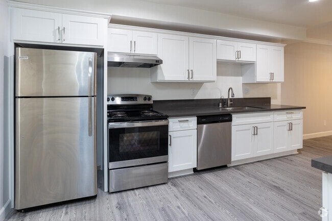 2BR, 2BA - 1050sqft