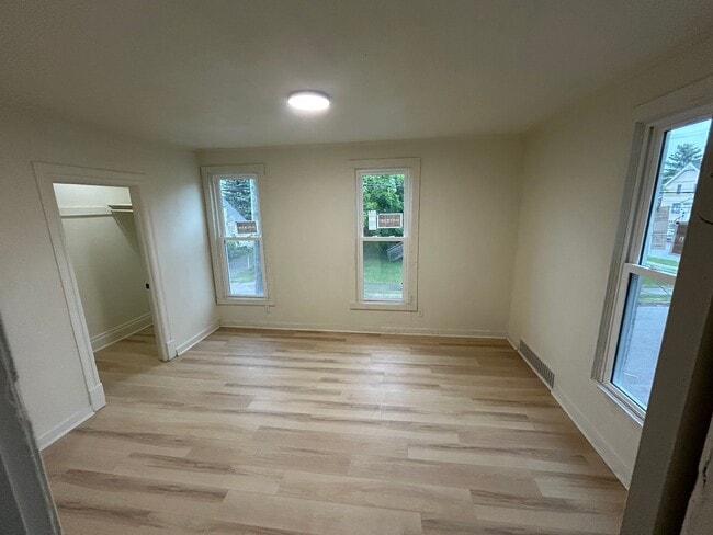 232 Ferris St Unit 3