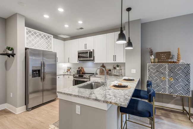 Photo - Margaux Midtown