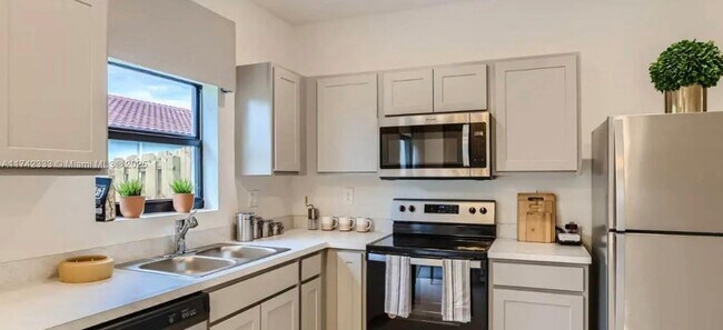 Photo - 322 NE 1st Ave