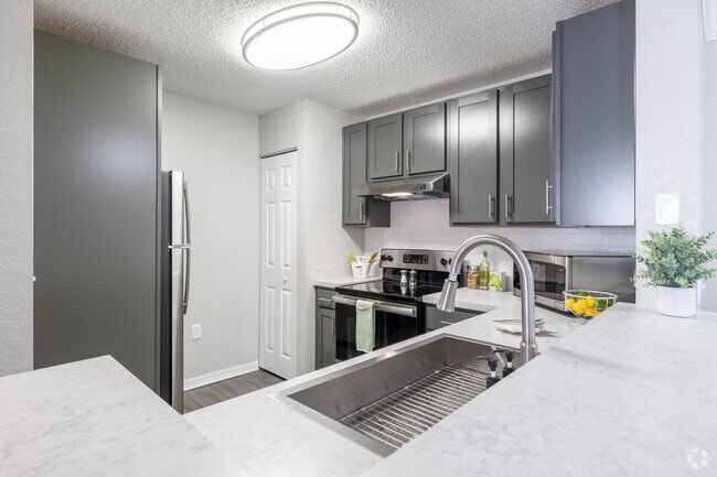 Interior Photo - Sunset Lakes