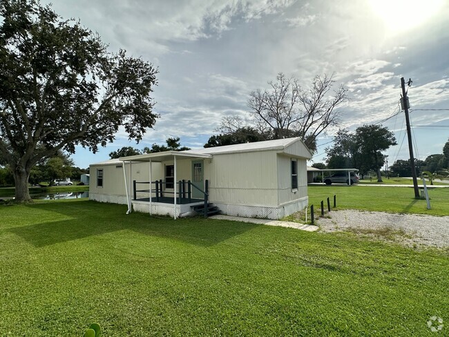 Building Photo - 4865 NW 27th St Rental