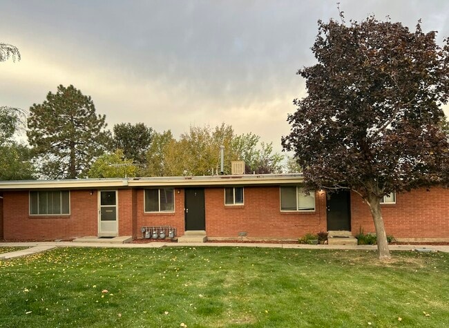 Building Photo - 2122 Orchard Dr Unit 17