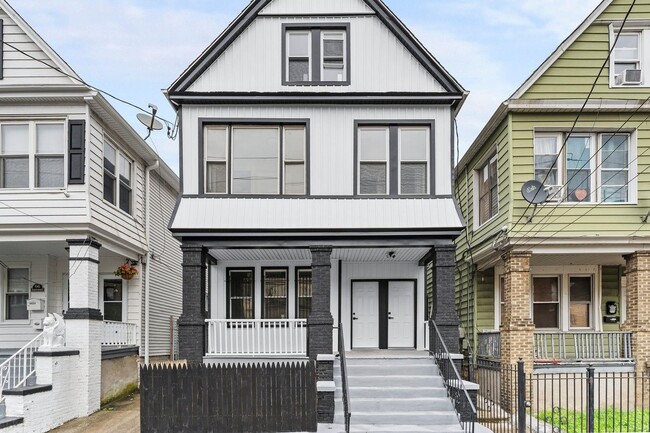 Building Photo - 64 Bostwick Ave Unit 1 Rental