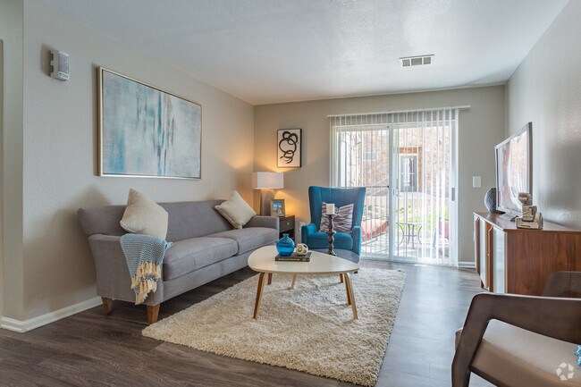 2BR, 1BA - 985 SF