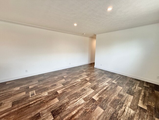 Photo - 1907 E Routt Ave Apartment