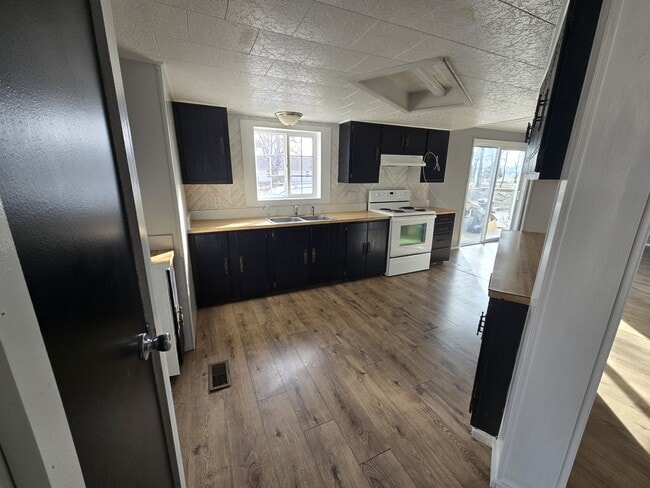 Photo - 580 S Main St