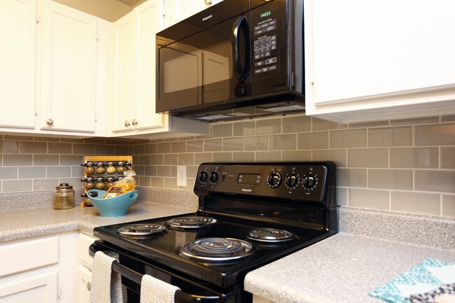Building Photo - Aqua at Sandy Springs Rental