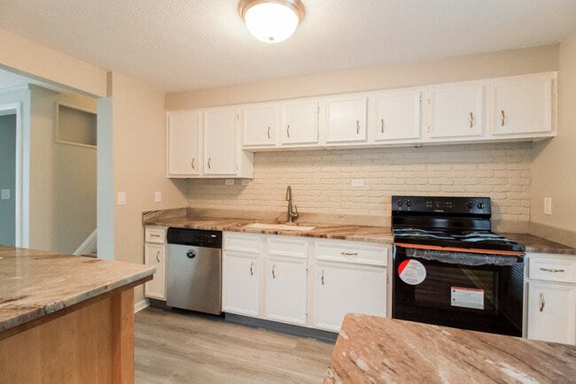Photo - 608 Jeffery Ct
