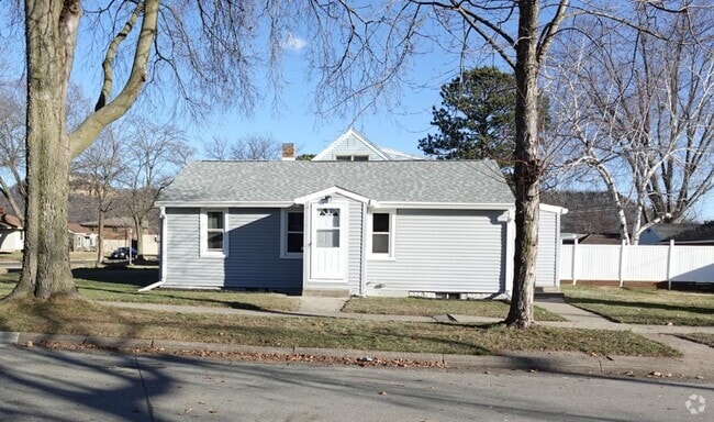 Building Photo - 3 Bed/ 1 bath house in a great location