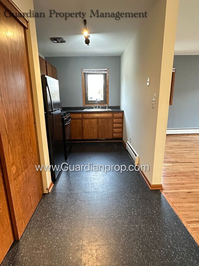 Photo - Top Floor Kingfield Minneapolis Apartment, Hardwood Floors, South Facing, Wall Ac Unit, One Mont ... Unit #201