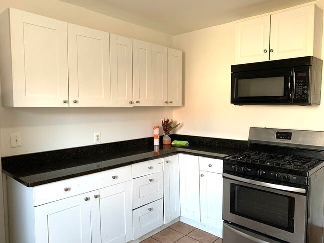 Photo - 712 Lawrence St