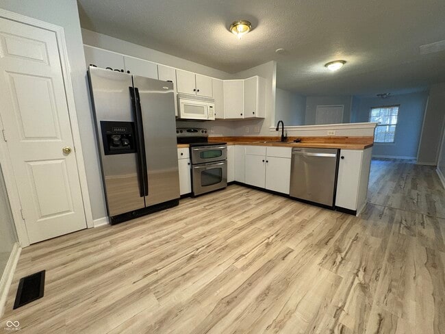 Photo - 4047 Byram Ave