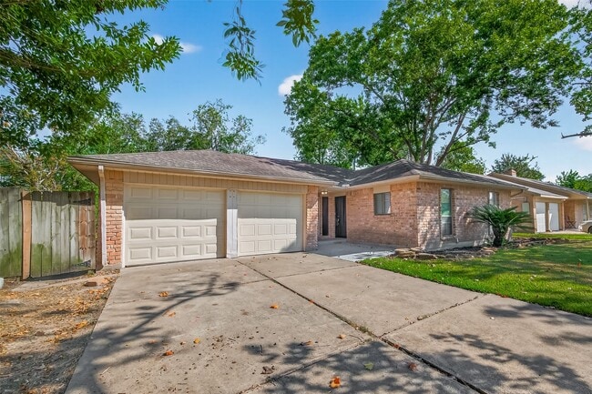 Photo - 811 Lochmoor Ln