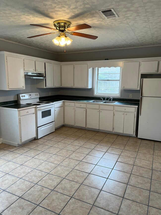 Photo - 108 W Shamrock Ave