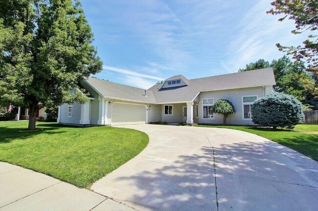 Building Photo - 2610 N Shoveler Way Rental